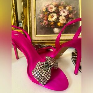 Fafafafabulous! Pink and bling what more could a girl ask for.